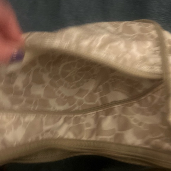 LeSportSac Beige Flowers Floral White Cross Body purse - Picture 6 of 9